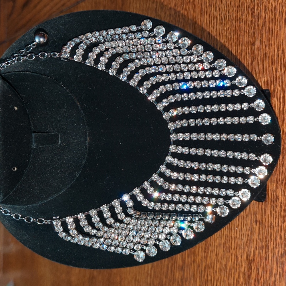 (#335) NWOT Kate Spade silver-tone crystal fringe bib necklace